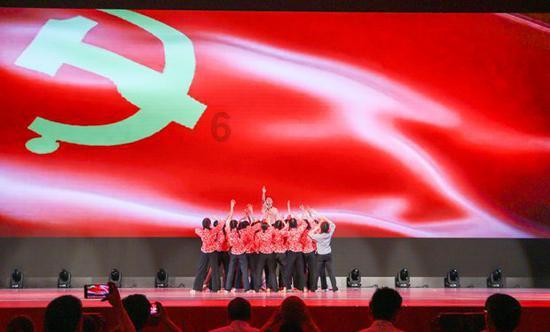 逃离无人的学校
